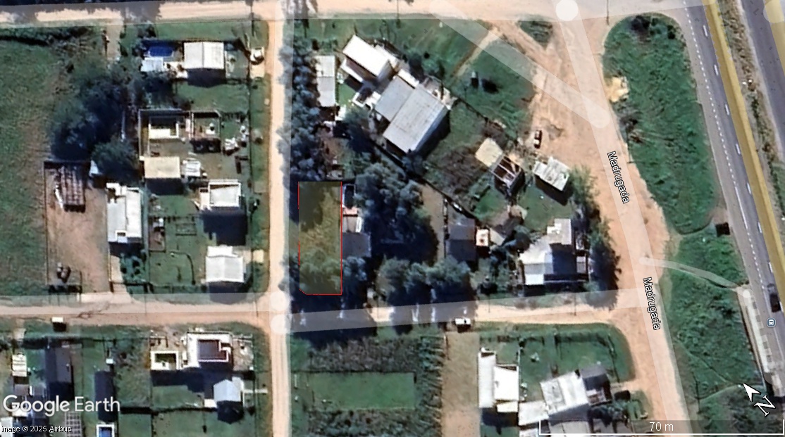 TERRENO EN BARRIO LOS CARDOS